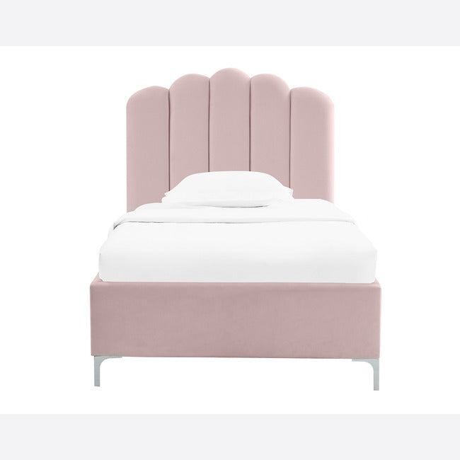 Einzelbett mit rosa Blütenblatt-Design
