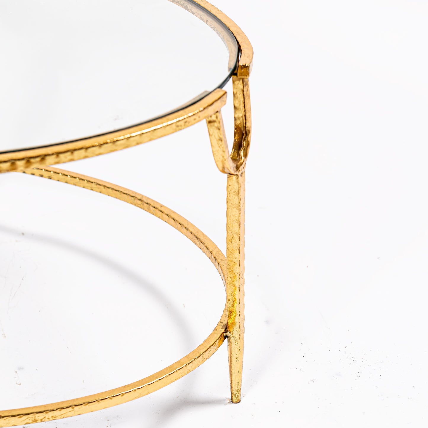 Schöner ovaler Couchtisch aus Metall – Blattgold