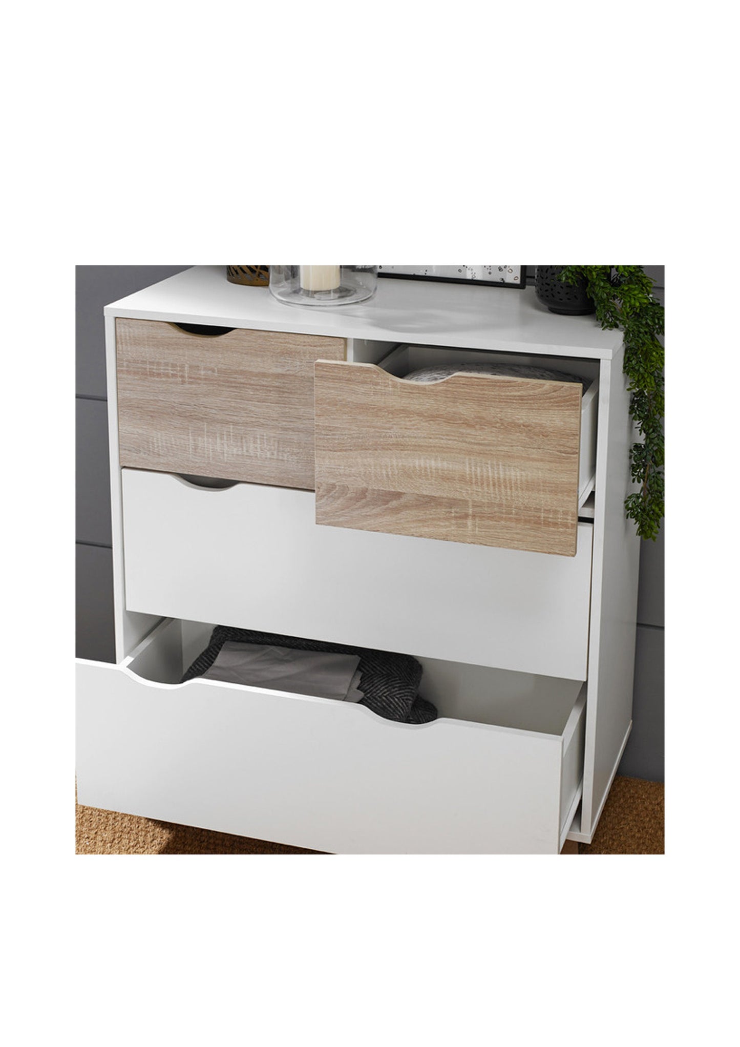 Kommode im Retro-Stil im skandinavischen Boho-Stil in Weiß und Eichenoptik