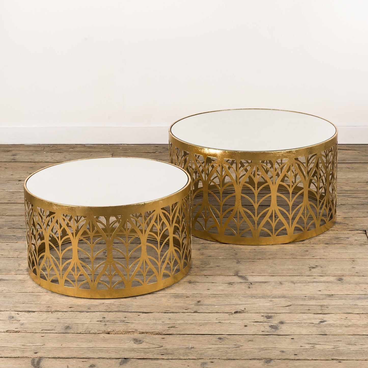 Rundes Couchtisch-Set im Blattdesign – Blattgold – Metall und Spiegel