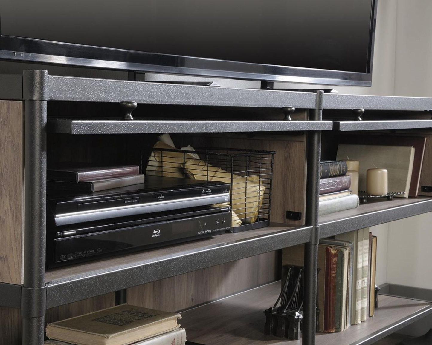 Medieneinheit im industriellen Retrostil